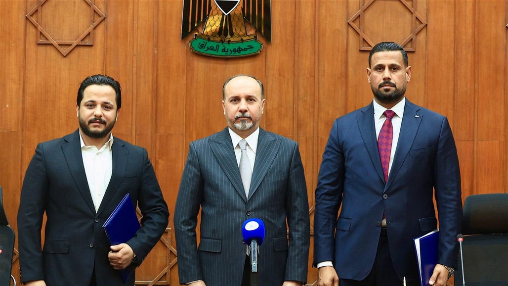 أمين بغداد يعلن توقيع أول عقد لجمع النفايات الصلبة في العاصمة