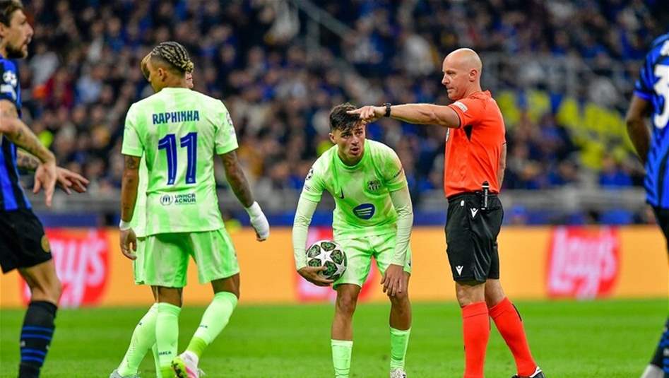 مفاجأة حول حكم الـ(VAR) في مباراة إنتر ميلان وبرشلونة