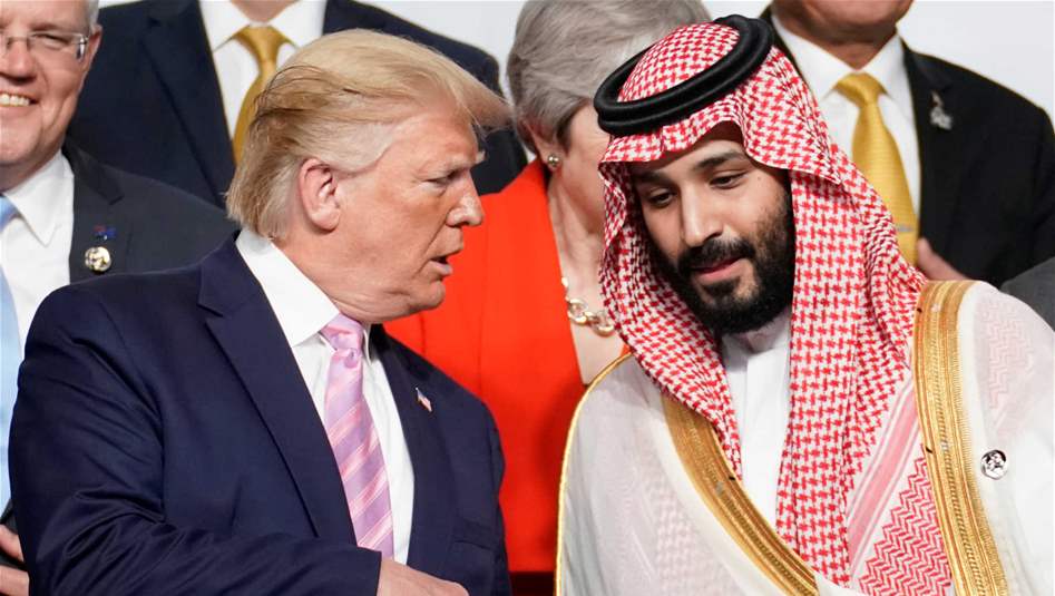 بالفيديو.. لماذا لم يتناول ترامب فنجان القهوة الذي قدم له خلال وصوله للرياض؟