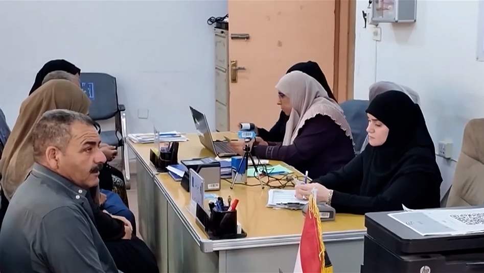 بالفيديو: إقبال المواطنين على تحديث بطاقاتهم الانتخابية في واسط