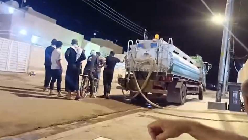 مجمع سكني يواجه أزمة مياه في ميسان.. الأهالي يلجأون إلى التناكر بسبب غياب مياه الإسالة