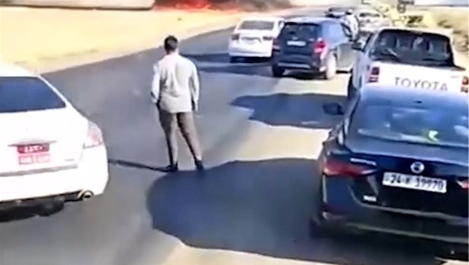 اللحظات الاولى لاحتراق صهريج بعد انقلابه على طريق دهوك - دوميز